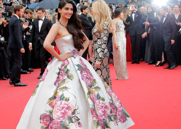 Cannes 2013: Sonam Kapoor creates floral drama on day two